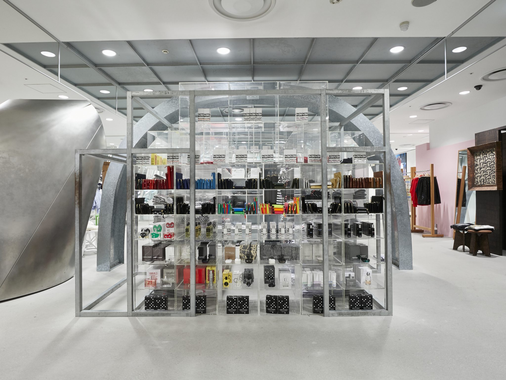 DOVER STREET MARKET GINZA // Lost In FASHION - THE Stylemate