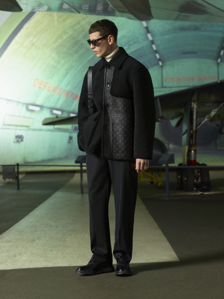Louis Vuitton Mid Layer  Louis vuitton, Blazer suit, Black fashion