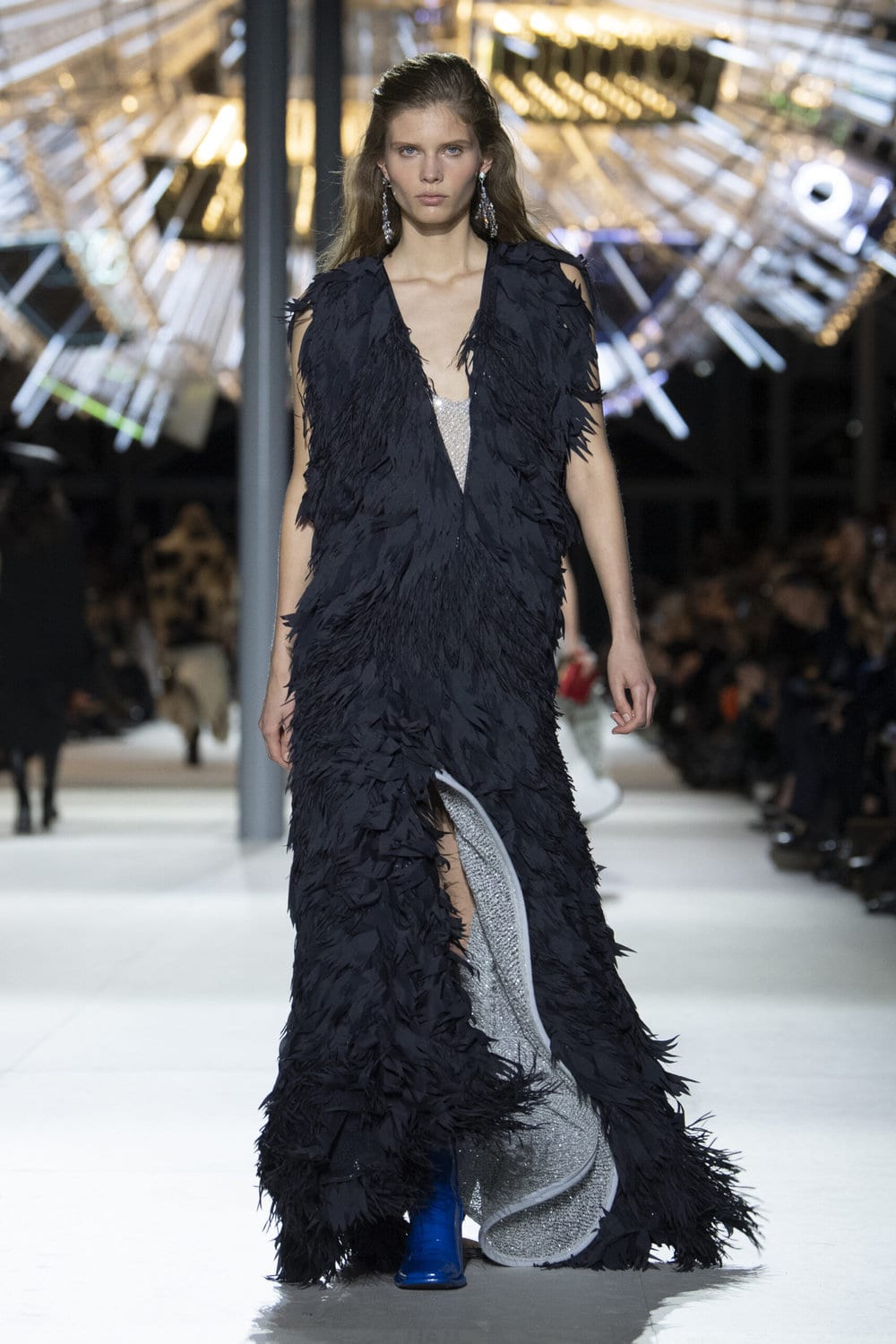 Louis Vuitton: Women’s Fall-Winter 2024 Fashion Show Collection - THE ...